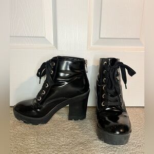 Aldo Black Patent Lace-Up Chunky Heel Boots – Size 7.5